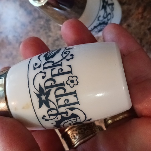 VINTAGE Fancy Floral Salt & Pepper Set - Picture 2 of 7